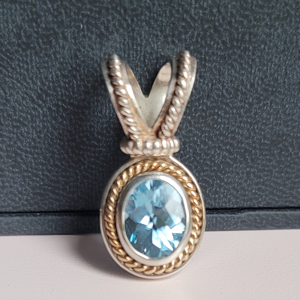 Oval Blue Topaz 925 Silver and 18kt Gold Rope Detail Pendant